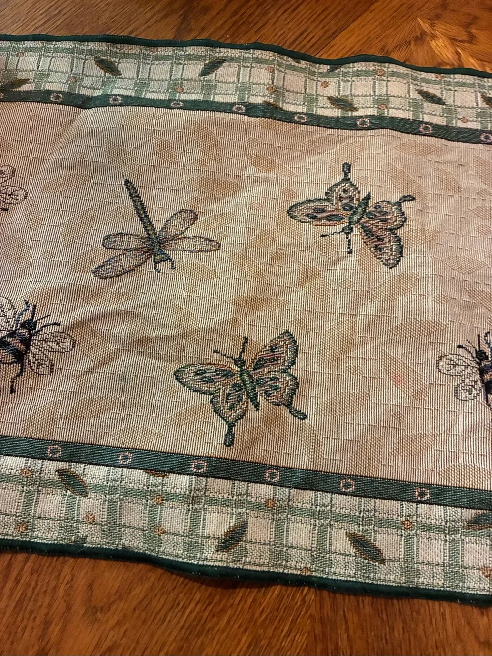 Pfaltzgraff Beige Table Runner with Green Border and Insect Motifs